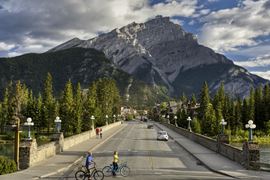 Canada Holidays - Entering into Banff