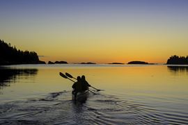 Canada Holidays - New Brunswick - Fundy - sunset from the kayak 